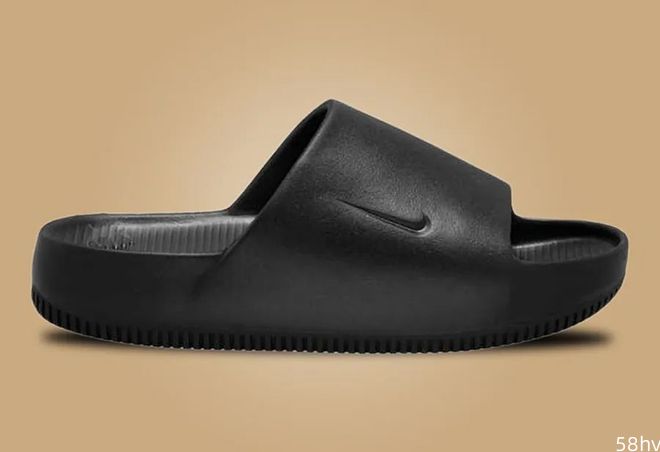 Nike 新拖鞋实物曝光！网友：撞脸 Yeezy！