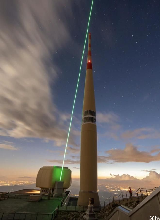 “激光避雷针”完成首个山顶实验 可改变闪电方向