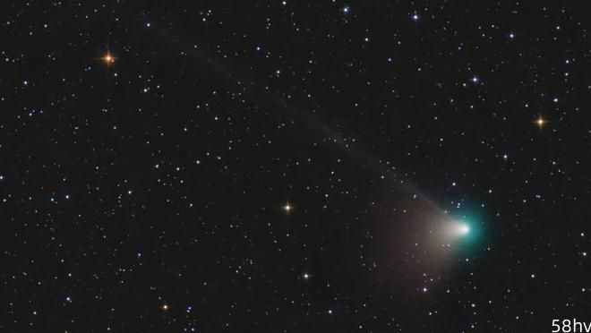 5万年一遇的绿色彗星将飞掠过地球：肉眼可见,最近距离2700万英里