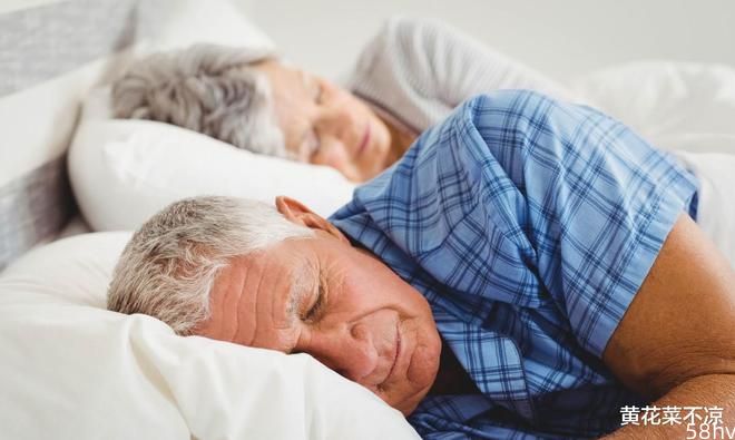 别再睡得太早了，尤其是中老年人，睡得太早会影响寿命，不是谣言