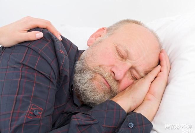 别再睡得太早了，尤其是中老年人，睡得太早会影响寿命，不是谣言