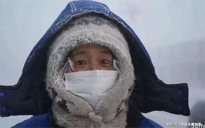大兴安岭漠河零下五十三度，南方人不怕冷：一窝蜂去北极村旅游