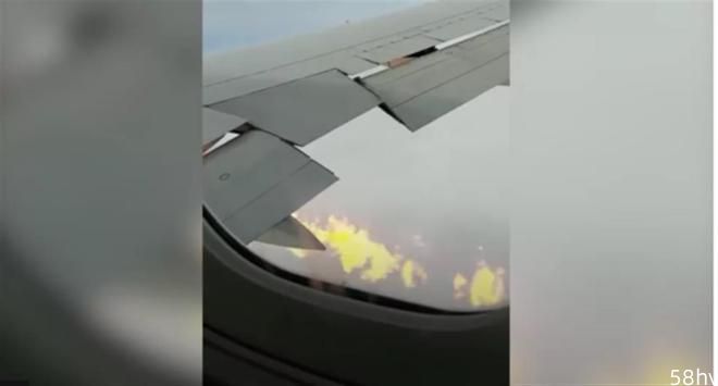 一架波音767引擎空中冒火，飞机紧急降落