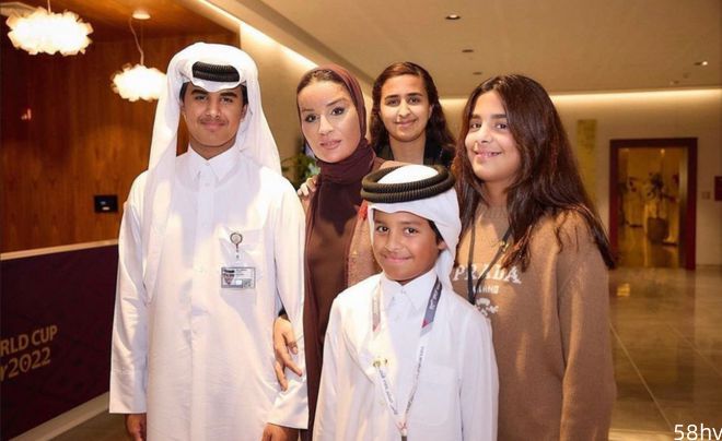 卡塔尔国王六个女儿！17岁长女玛雅莎亭亭玉立，两岁幼女长相成谜