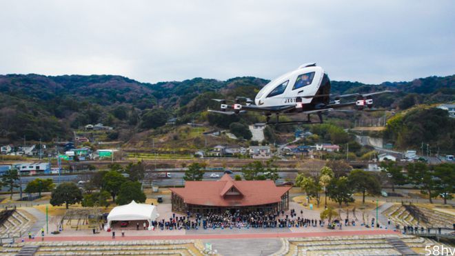 亿航 216 自动驾驶飞行器 EH216 完成日本首次载人飞行演示