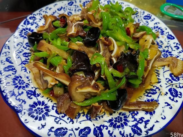 安徽淮南富人区有家家常菜馆，生存手段难道只靠老板娘的热情？