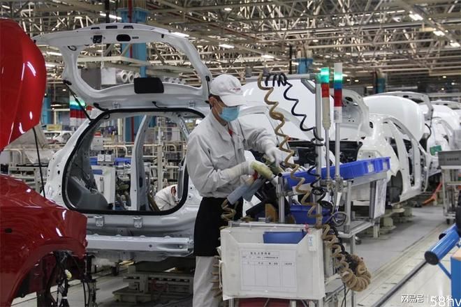 外贸订单骤降40%！工人停工降薪潮恐来袭 中国制造业“惹”了谁？