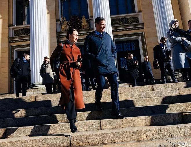37岁芬兰美女总理欢迎西班牙首相！相互对视变迷妹，两人颜值好高