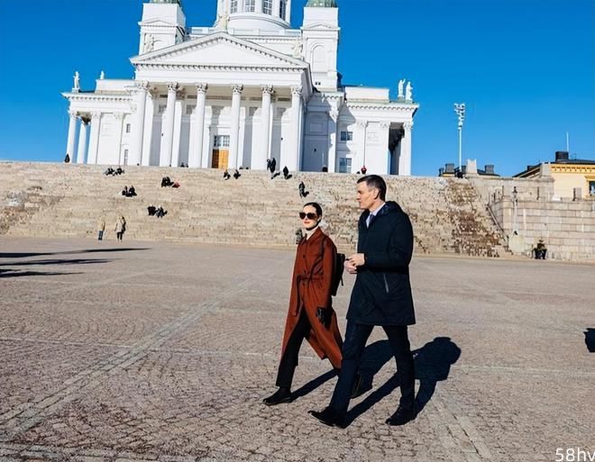 37岁芬兰美女总理欢迎西班牙首相！相互对视变迷妹，两人颜值好高