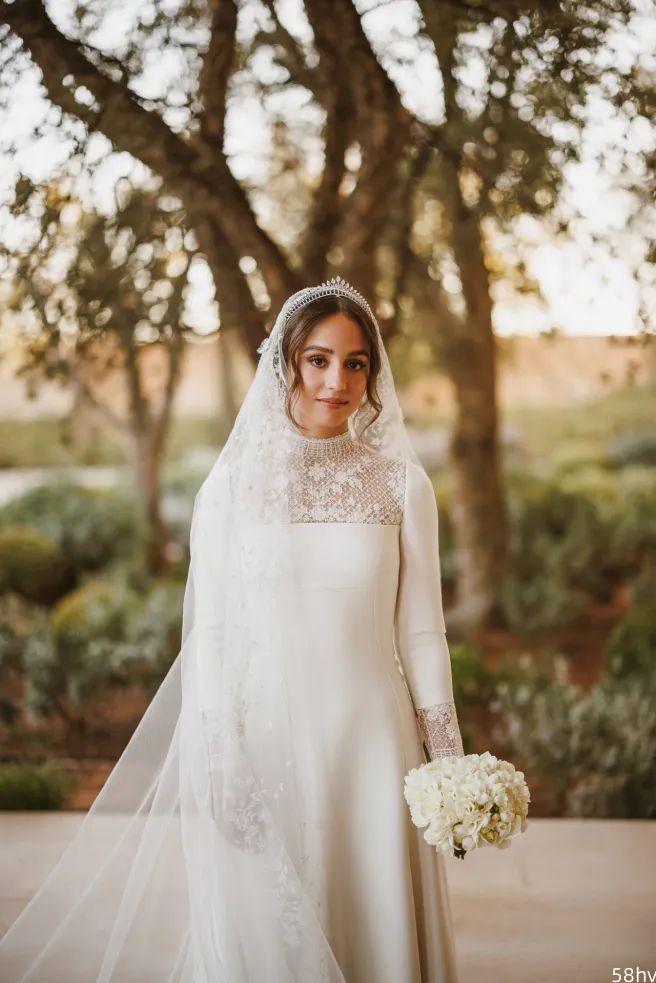 26岁约旦公主嫁金融男，婚礼绝美！她为啥是中东最幸福公主？