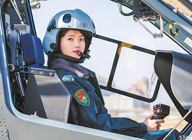 “最美女飞行员”徐枫灿有新身份，当选人大代表，个人履历很抢眼
