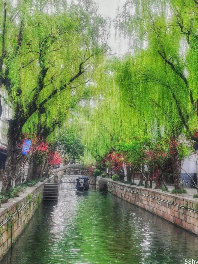 中国最受“偏爱”的城市，比苏杭秀丽，有钱有闲，坐拥首个列入世界遗产的古镇，还永久免费