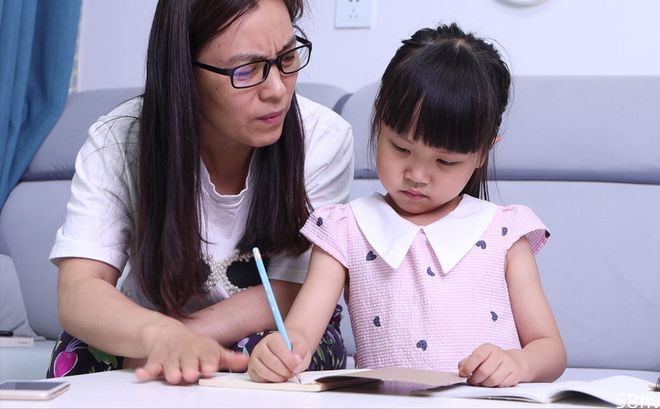 博士妈妈：用“五步法”陪娃写作业，娃写作业积极主动，家长省心