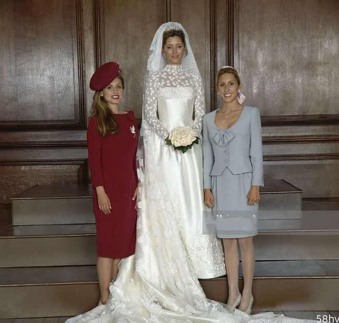 伊曼公主婚纱撞衫希腊末代王储妃，拉杰瓦大婚穿什么款婚纱引猜想
