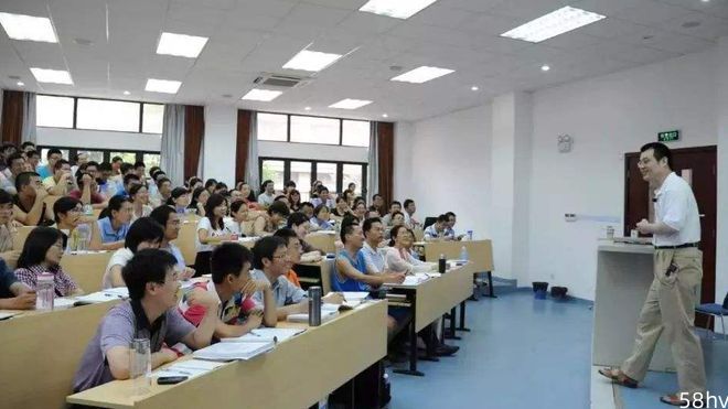 “确实令人心动”，南京某211高校31副教授晒出工资，金额亮了