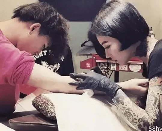哪个部位纹身超“疼”？纹身师：若敢在这3处纹身，才是真“狠人”