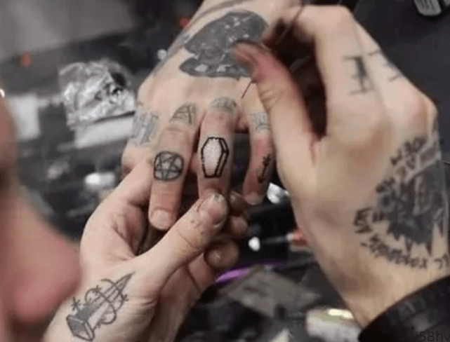 哪个部位纹身超“疼”？纹身师：若敢在这3处纹身，才是真“狠人”