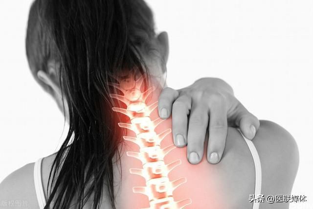 后背疼痛是怎么了？要当心这5个原因，该去检查下了