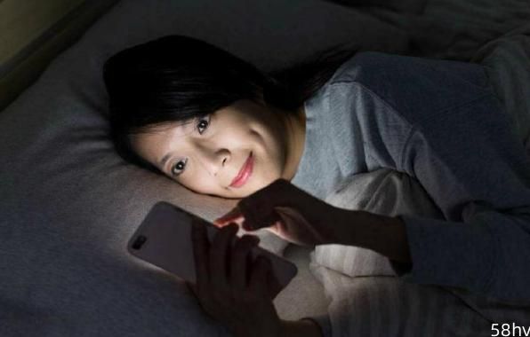 如果你知道孕期熬夜玩手机对胎儿的影响，可能你就会远离手机了