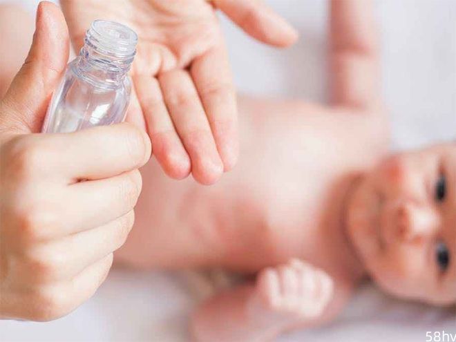 如何正确处理宝宝头上的胎垢？