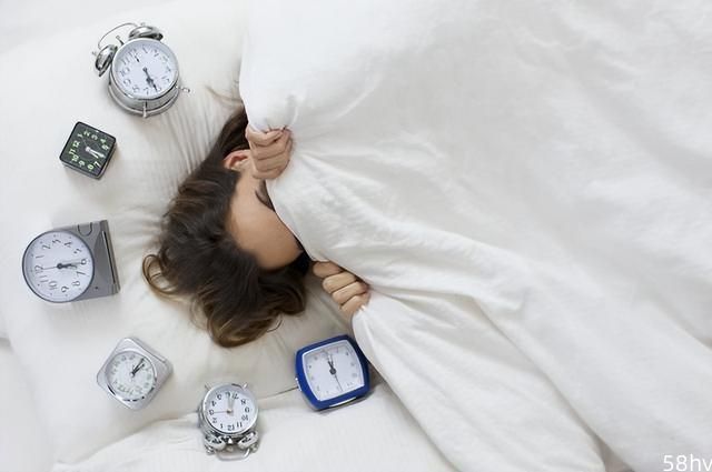 大家都被“8小时睡眠论”骗了？60岁后，最佳睡眠时长是多长时间