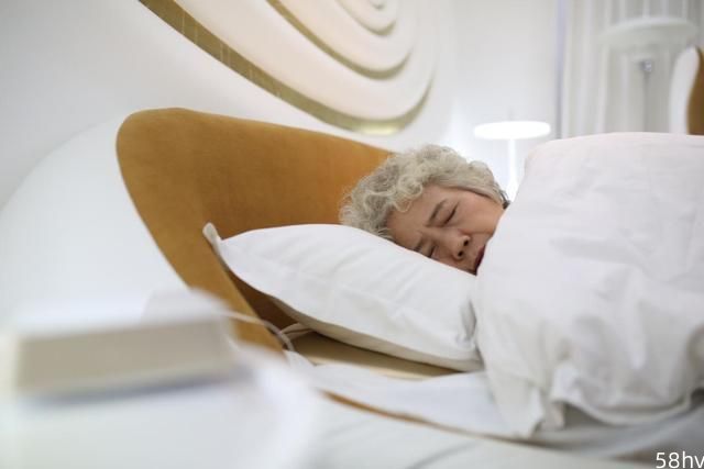 大家都被“8小时睡眠论”骗了？60岁后，最佳睡眠时长是多长时间