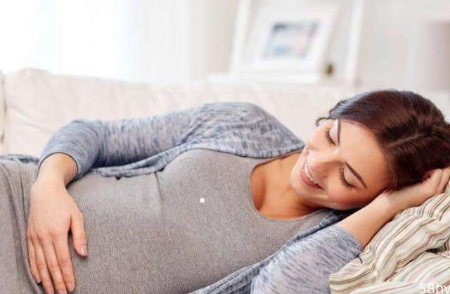 孕早期孕中期孕晚期，孕妈如何睡觉，才不会影响到宝宝健康发育呢