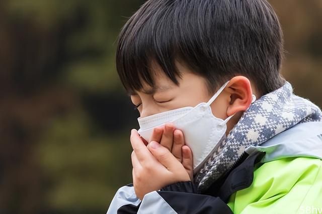 孩子咳嗽时，别乱吃这3种食物，小心加重病情！这样休养好得快