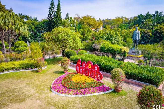 广东潮州有一座慧如公园，植被众多，园中摩天轮可以俯览城市美景