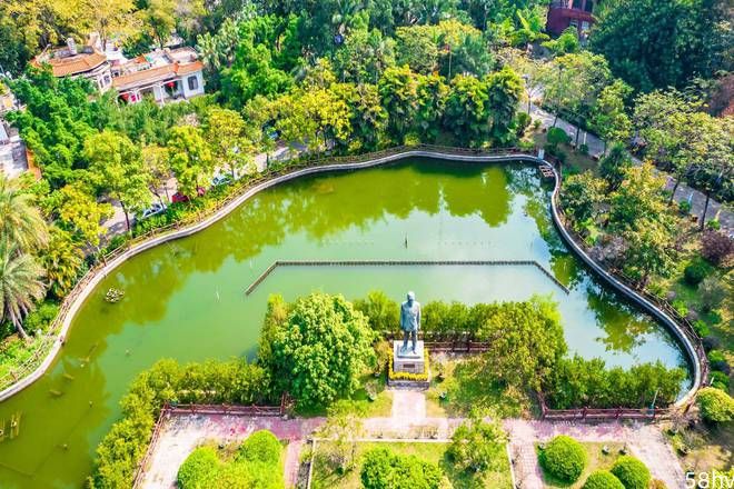 广东潮州有一座慧如公园，植被众多，园中摩天轮可以俯览城市美景