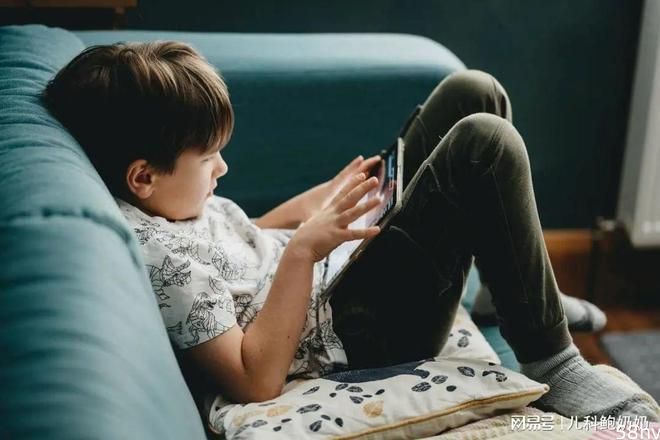 孩子沉迷于手机，让他短时间内看到吐，真的能戒除吗？
