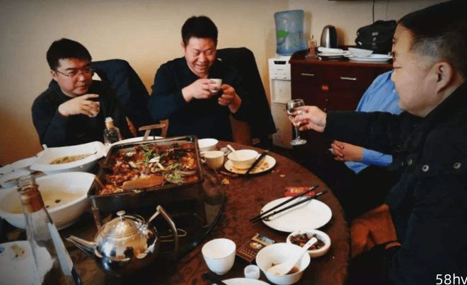 新春佳节，酒桌上有这“3种”表现的人，建议远离否则吃亏的是你
