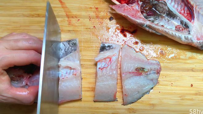 无水煎焗福寿鱼，比清蒸的还好吃，不加一滴水，外脆里香不发腥