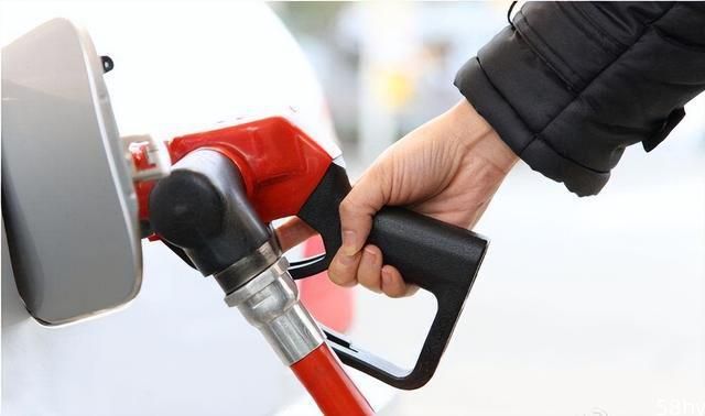 新年第一跌，一箱油可节省约7.5元，国内油价将于1月17日24时调整