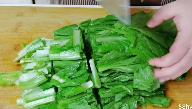 春天，吃菠菜芹菜不如吃它，全身是宝，才1元一斤，鲜嫩美味