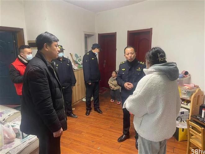 武汉东西湖一城管协管员患重症，城管队员与爱心企业向他伸出援助之手
