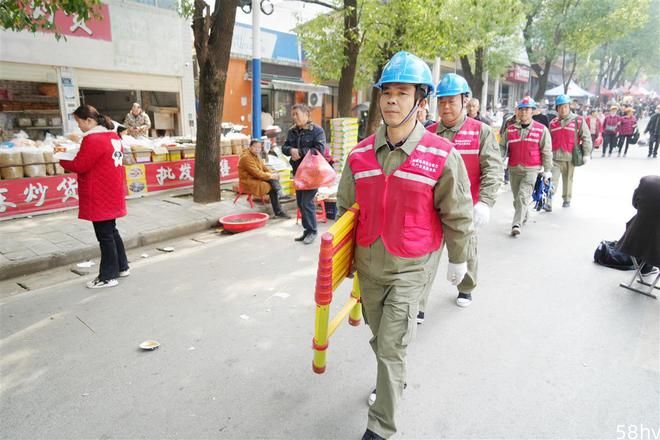 武汉新洲花朝节时隔三年重启，他们默默保电守护旺盛烟火气