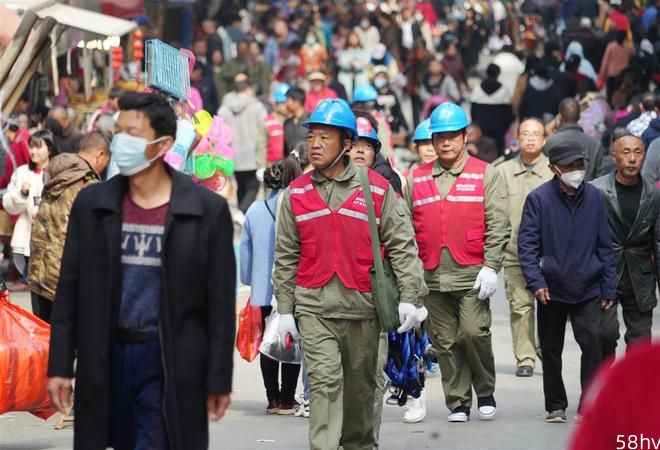 武汉新洲花朝节时隔三年重启，他们默默保电守护旺盛烟火气