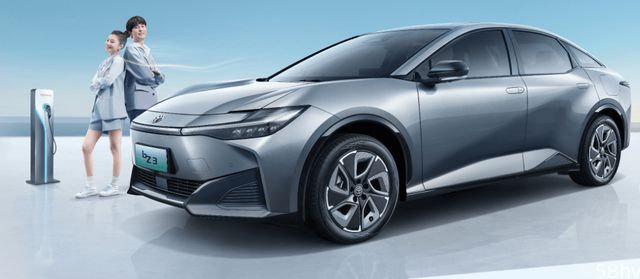 比亚迪与丰田共同打造，一汽丰田bZ3纯电中型车售价16.98万元起