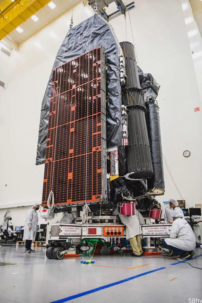 波音研制的首颗 Viasat-3 超高通量通信卫星出厂，容量高达 1Tbps