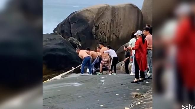 河北55岁男子跳冰河救人遇难，遗体仍保持救人姿势
