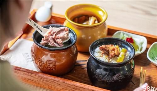 江西南昌的传统菜肴，南昌瓦罐汤