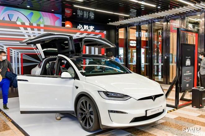 特斯拉Model X Plaid北京巡展完美收官 通州万达站人气爆满