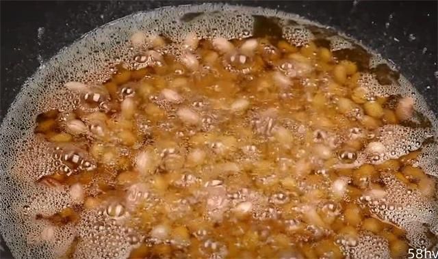 油炸花生米时，记住不要直接下锅，学会这个技巧，花生酥脆又不糊