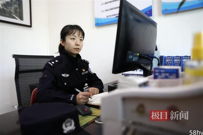 湖北武汉：警营来了一位95后女副所长，带着一帮男将忙破案抓防范