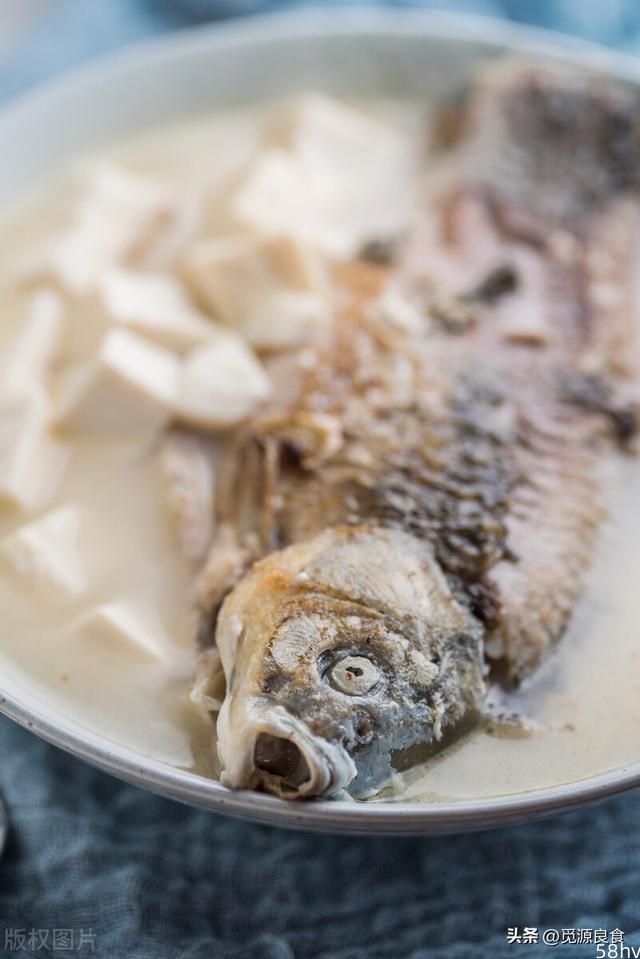 炖鱼汤，放料太多难怪腥味重，只需1味料，鱼汤浓白鲜香，没腥味