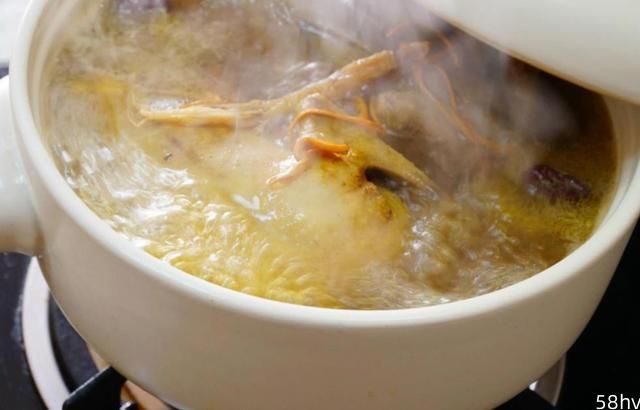 炖鸽子汤，直接炖或焯水都是大忌！牢记这点，汤鲜味美还不腥