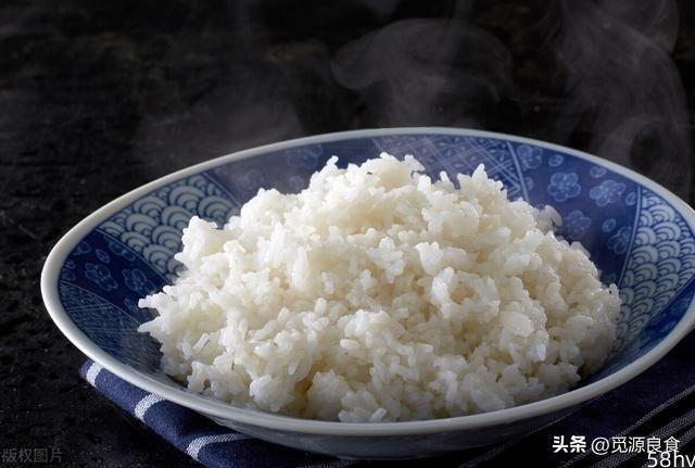 煮米饭只会加水，难怪发黏不好吃，多加1味料，米饭香甜颗粒分明