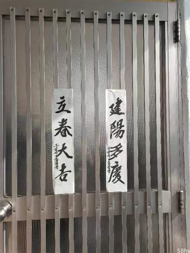 白纸黑字的“韩国春联”被中国网友围观，当地居民：白色代表干净纯洁