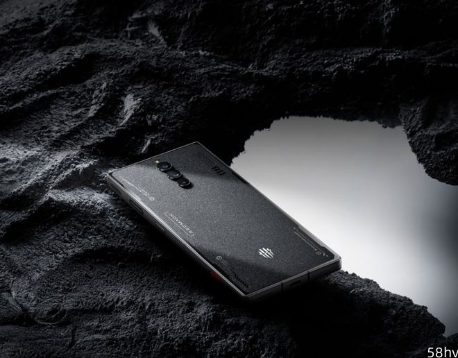 红魔 8 Pro 系列手机在海外发布，全系降级到 65W 闪充